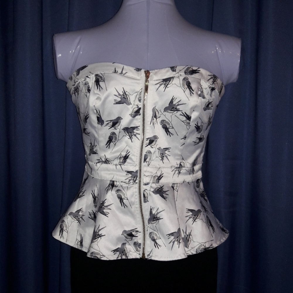 Beautiful strapless shirt